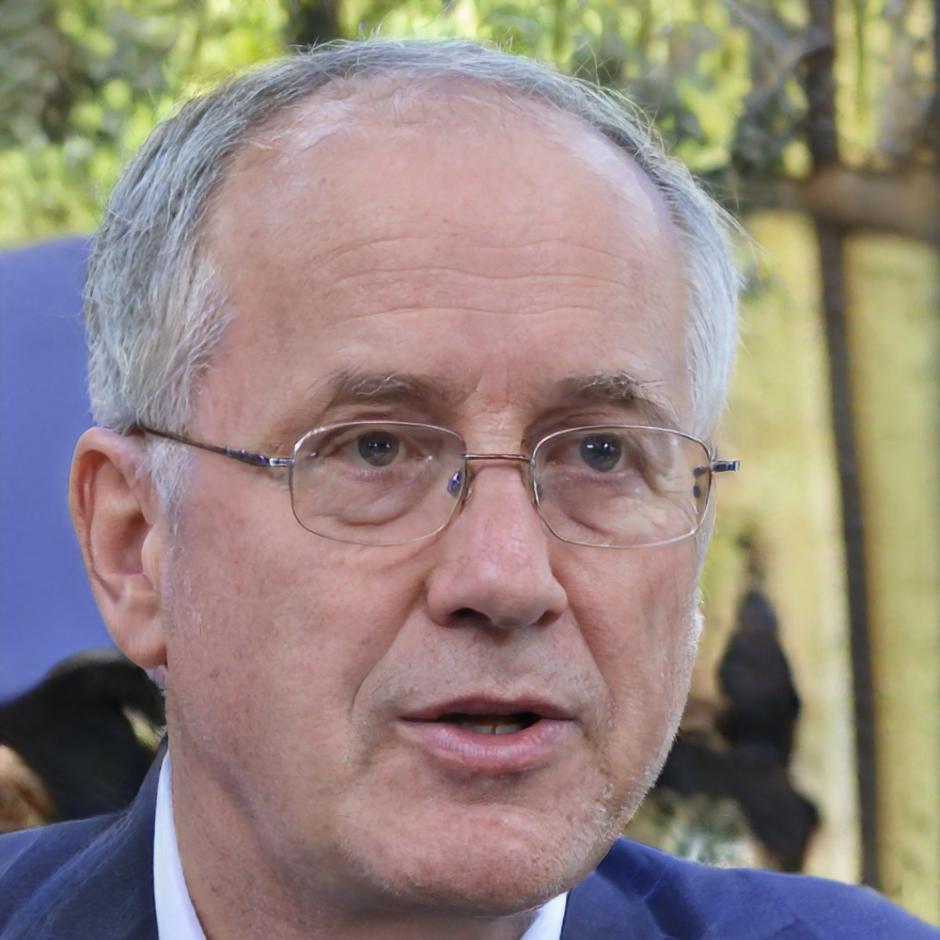 Portrait de Marc Dubois, expert en analyse financière